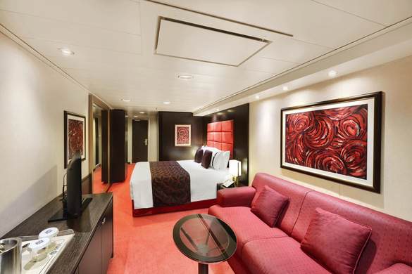 MSC Cruises MSC Divina Junior Suite Aurea with Sealed Window - Credit - MSC Rights - Ivan Sarfatti 3.jpg